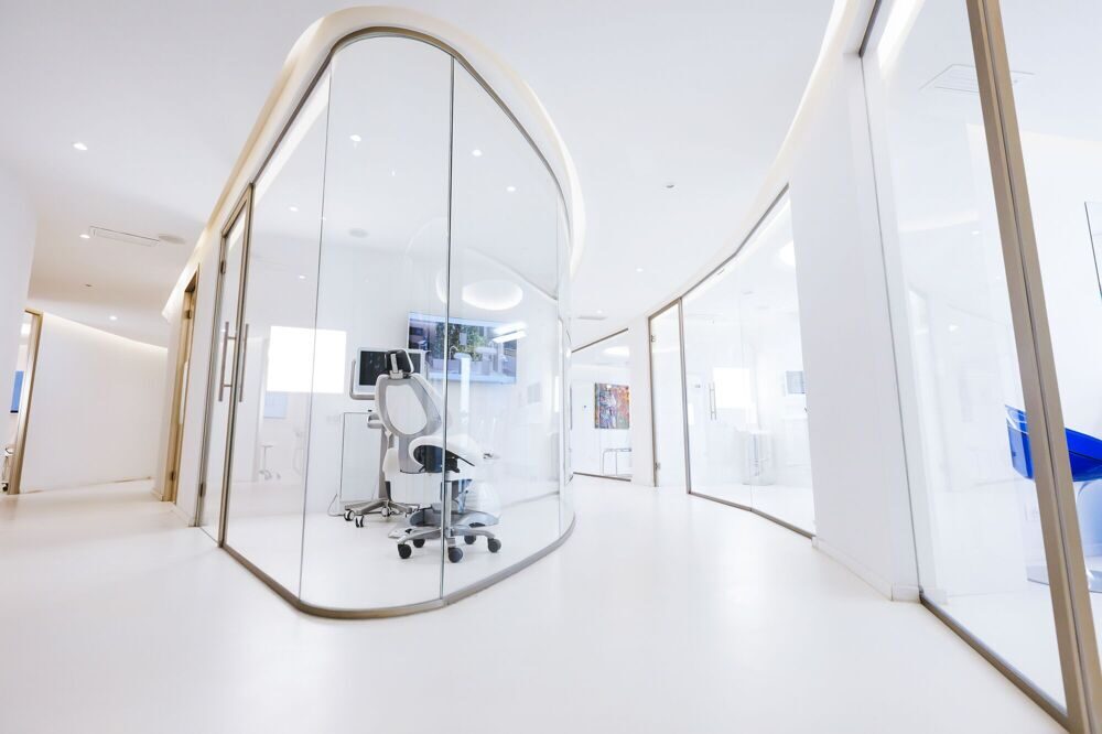 stylish-beautiful-spacious-dental-clinic